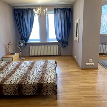 Оренда красива світла квартира 120 м2 Київ Метро Позняки 10 хв пішки Гардеробна кімната