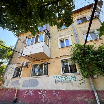 Срочно продам 2 ком. квартиру в Центре. Парк.