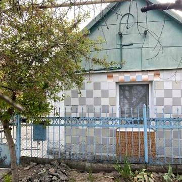 Продається будинок у центрі села Малодолинське