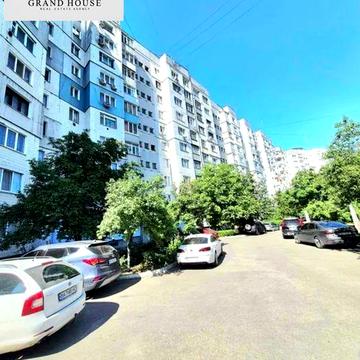 Продам великогабаритну 4-и к/к, 82 м2 на вул. Державності.