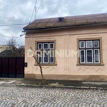 Продається будинок у м. Хуст