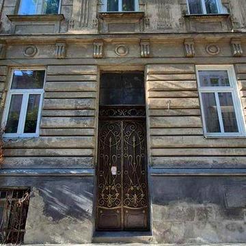 Продаж 4-к квартири в самому центрі Львова. Австрійська сецесія