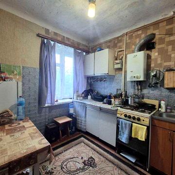 Продам 1-кімнатну квартиру Ближній Центр 2/5цегла 30м під ремонт