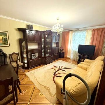 Оренда 2х кімнатної квартири біля метро Наукова ( космічна 150а)
