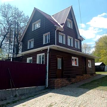 Помешкання на березі озера в селі Власівка.