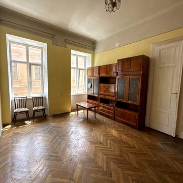 Продається затишна двокімнатна квартира поруч із пішохідною вул. Кобилянською