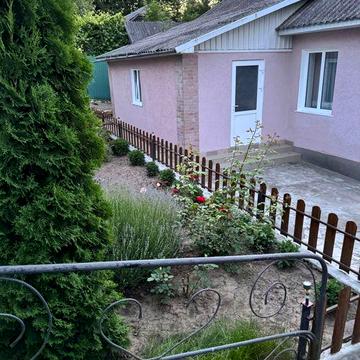 Будинок( два будинки на одній ділянці) Городок ХМ.обл.