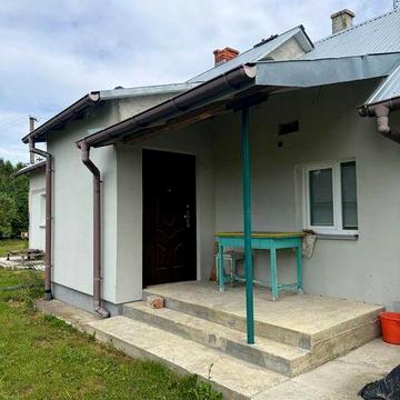 Продаж затишного будинку у селі Ролів