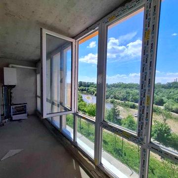 Продаю панорамну 4кімнатну квартиру на березі річки.Газифікована.110м2
