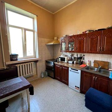 Продаж квартири Богдана Хмельницького 63, двокімнатна, Шевченківський район, під ремонт