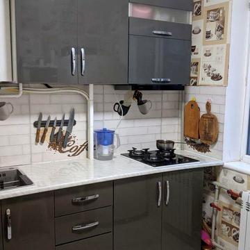 Сдам. 3 комн квартира 2 этаж, середина дома, центр. Шахтарське
