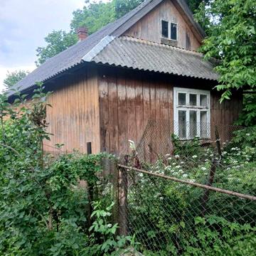 Терміново продається будинок з земельною ділянкою