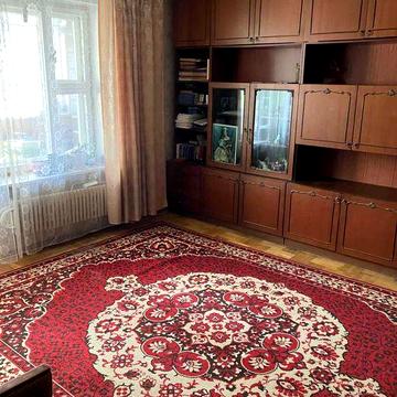 Продаеться гарна 2 кімн квартира Дніпровська наб7