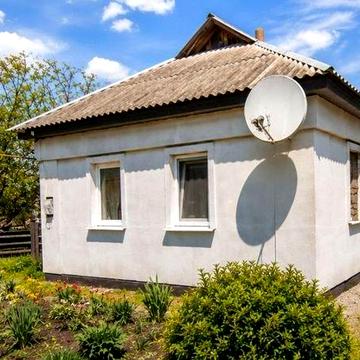 Затишний будинок з ремонтом, меблями та великою ділянкою - готовий до проживання! Можливий продаж за житловим сертифікатом
