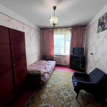 Світла 2к в самому Центрі, середній поверх, не кутова. Мінімальне переоформлення 44834