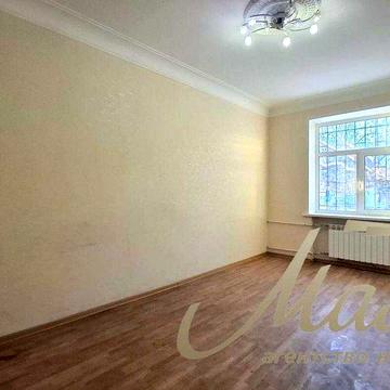 Продаж 2-к квартири без ремонту, 1-й поверх, Сталінка, Печерськ, вул. Алмазова 1, під житло / офіс