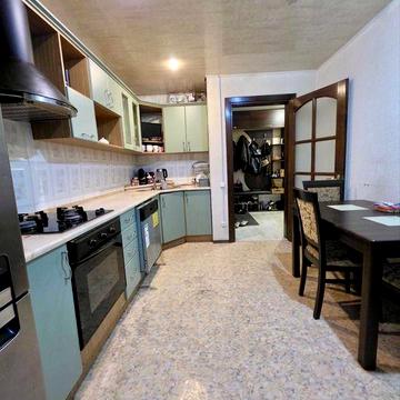 Продам 3х кімнатну квартиру на 2му поверсі.Центр