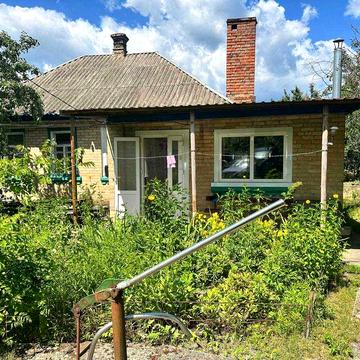Пропонуємо до продажу Будинок з великим подвір’ям с. Сокирне