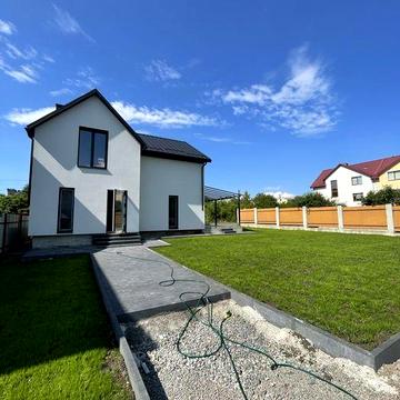 Пустомити( р—н Парцеляція )продаж будинку  100 м/кв + 25м/кв  тераса, 6 сот землі. Може бути під єОселю, єВідновлення аба іншу кредитну програму