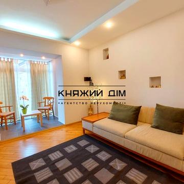 Круглоуніверситетська вул., 13