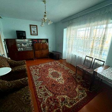 Шукаєте затишну оселю в центрі міста з перевагами приватного будинку? Це вона!