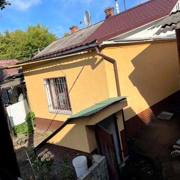 Продам частину будинку в самому центрі міста.