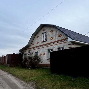 Продаж 2 поверхового будинку з опаленням і ділянкою на 17 соток, 105 кв. м, 4 кімнати, на вул. Сумська