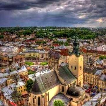 Продаж 2 кім. квартири в центрі, площа Ринок - 170 000$