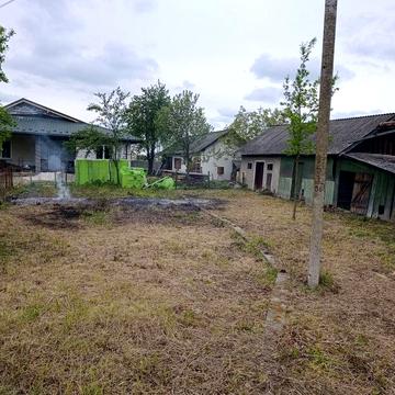 Хата з подвіря м. С. Радча. Центр дорога.