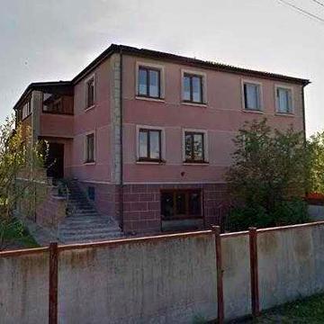 Продаж 3 поверхового будинку веранда і ділянкою на 18 соток, 489 кв. м