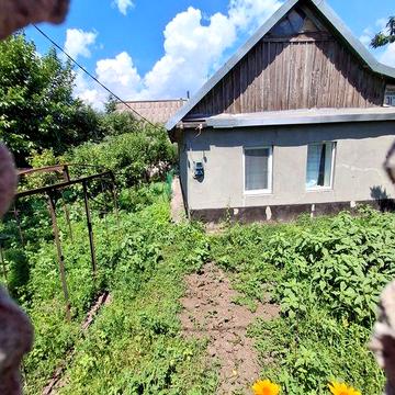 Продам хороший домик в городе район 10й школы