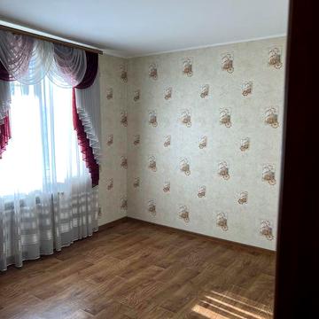3-комн., Ремонт, центр, пгт Александровка, таунхаус