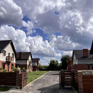 10 соток будинок 212 м. з чорновим ремонтом