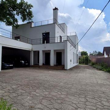 Просторий будинок 255 м² на 12 сотках біля лісу та озер. Лише 20 метрів до межі Києва