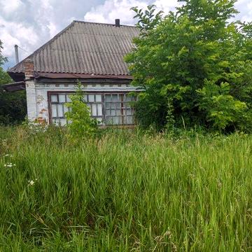 Земельна ділянка з будинком.