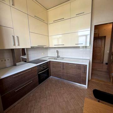 Продам квартиру новострой  м.Х.Гора