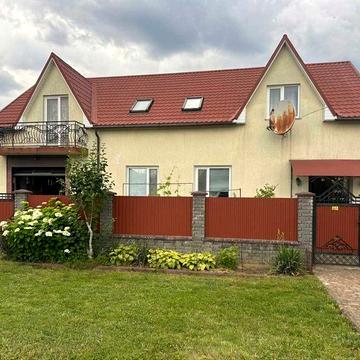 Продається будинок 217 м² з гаражем та садом — м. Волочиськ, вул. Незалежності