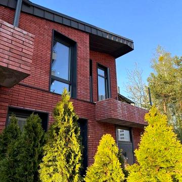 Кутовий таунхаус 87,5 м² біля соснового лісу | Центральні комунікації | Власне подвір’я|Швидкий виїзд до Києва
