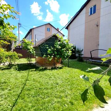 Продаж квартири на Вишеньці в котеджі