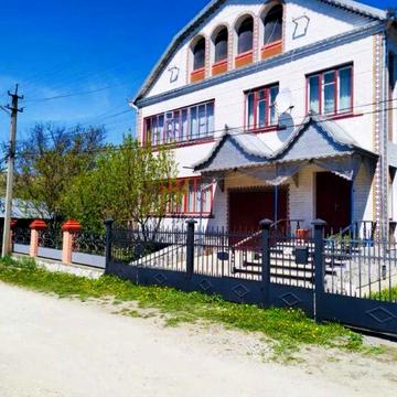 Продаж 2х поверхового будинку на 12 сотках
