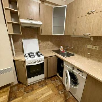 Митрофана Довнар-Запольського вул., 6