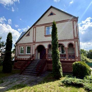 Продається будинок 213 м² з гаражем та ділянкою 23 сотки в Баранівці.