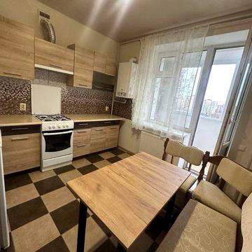 Сучасна однокімнатна квартира на Виставці