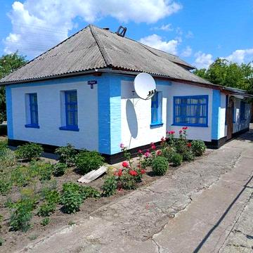 Продаю будинок, Черкаська обл., Уманський р-н, м.Христинівка, вул. Миру, буд. 20, 9 соток, будинок 52 кв. м. близько детячий садок недалеко від центру