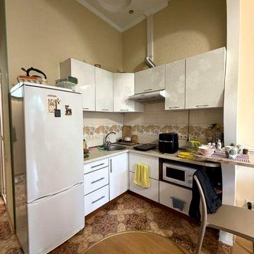 Продам 1 комнатную квартиру в центре, Коблевская, 29. Новый рынок