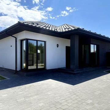 Продаж дуплексу з ремонтом с. Струмівка 82м.кв. 3,1 сотки землі.