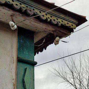 Продам земельну ділянку з будинком недалеко від центру