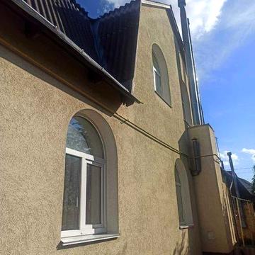 Продаж 147м будинку+будиночок для батьків з газовим опаленням.