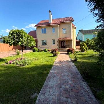 Продаж сучасного будинку з гаражем,сауною та великою ділянкою на Півд-Зх міста