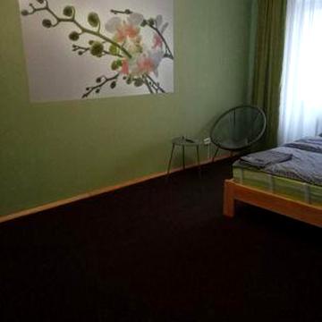 Здам в оренду 1 км. по  Відродження.